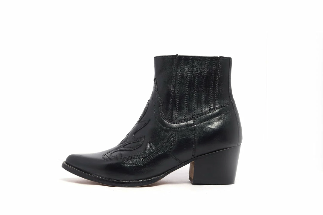 Kickfootwear Black Kitty Leather Ankle Boots WOMENS 6 Kickfootwear Black Kitty Leather Ankle Boots WOMENS