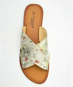 Kickfootwear Womens Flowers Print Sandals Flip Flops Flat Beach Shoes - Floral Print Beige